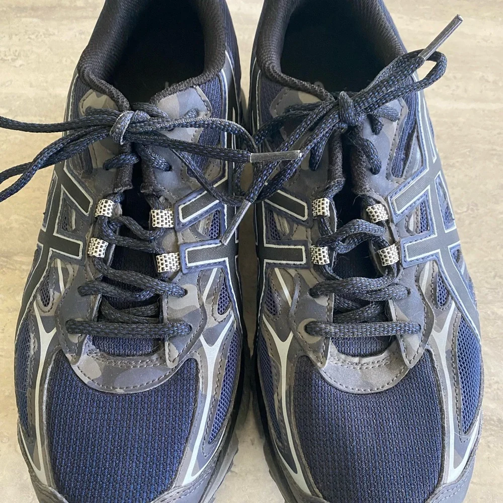 ASICS - Picture 2 of 5